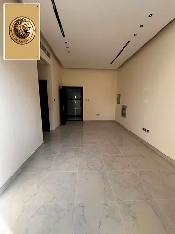الموقع: عجمان – الجرف 3  على الشارع الرئيسي شارع الشيخ محمد بن زايد   قريب جداً من مخارج دبي والشارقة   قريب جداً من جميع الخدمات (مدارس، مراكز تسوق،