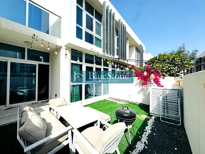 فيلا من 3 غرف نوم | مفروشة | تراسات وحديقة | داماك هيلز 2 سنتوري