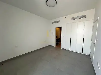 للايجار شقة أنيقة في قلب الجادة داخل مشروع ذا جيت 1 – فرصة لا تُفوّت للسكن الراقي ✨