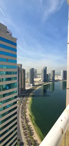 للبيع شقة ثلاث غرف وصالة إطلالة جانبية رائعة على البحيرة في منطقة الخان