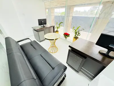 Modern Office | Bank Account Assistance | Free Amenities |