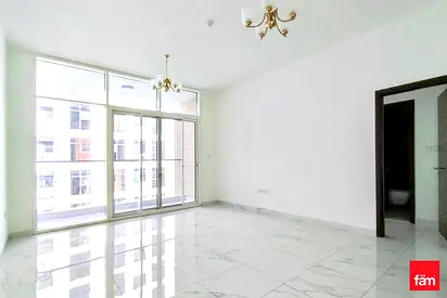 Spacious 1 BR l Vacant l Near Metro l Chiller Free