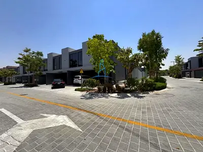 Corner 4BR Townhouse | Premium Community at Masaar