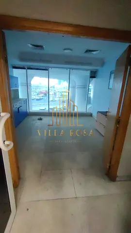 فرصة استثمارية ذهبية في قلب الشارقة - طابق تجاري للبيع يمكن استخدامه للعديد من المشاريع المربحة