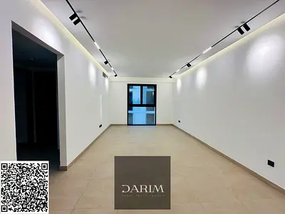 شقة فاخرة بغرفتي نوم | وحدة زاوية | شرفة واسعة | إطلالة على الطريق | 90,000 | 4 شيكات