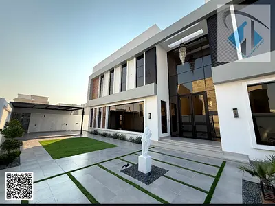 Big villa 6300 sq f land huge master rooms perfect location