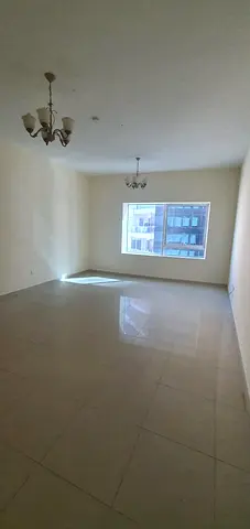 للإيجار شقة غرفة وصالة إطلالة جانبية على بحيرة الخان في منطقة التعاون