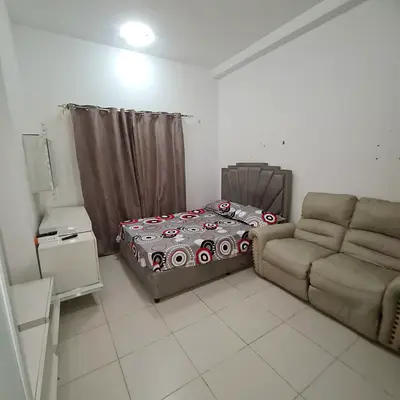 استوديو في اسمارت تور تصميم عصري اطلاله مميزه موقع حيوي جاهز للسكن بسعر مناسب