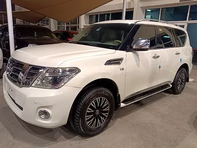 NISSAN PATROL GCC TOP SUNROOF LEATHER