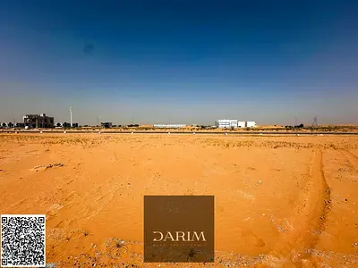 قطعة أرض سكنية مستقلة للبيع في منطقة السرة - مدينة السلام، أم القيوين | قطعة أرض على الطريق الرئيسي