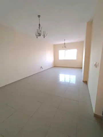 للايجار شقة ثلاث غرف وصالة مع بلكونة اطلالة على بحيرة الخان - منطقة الخان - امارة الشارقة