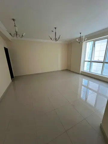 للايجار السنوي في الشارقه منطقه المجاز2 غرفتـين وصاله و2 حمام وبالكونه  بالباركن