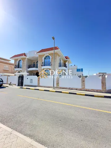 LUXURY 6BED ROOM VILLA WITH PRIVATE POOL FRONT OF PARK