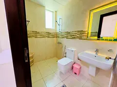 "Luxury Orient Towers: One bedroom and living room (second occupant) creek view | Bills included | S