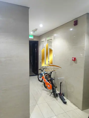 بناية للبيع في الشارقة منطقة مويلح التجارية  مساحة 2900 قدم  مبنية ارضي +3 طوابق