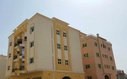 للبيع بناية في منطقة مويلح امارة الشارقة