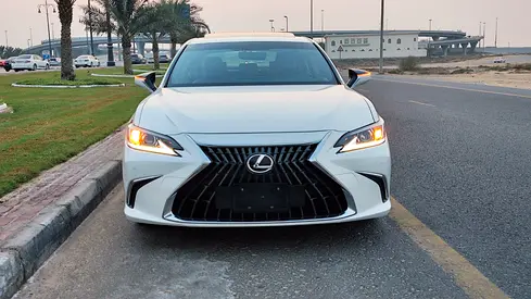 LEXUS ES300H 2021 GCC FULL OPTION VERY CLEAN CAR GOOD CONDITION RUN AND DRIVE ALSO PERFACT