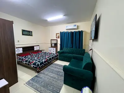 كاميرات مراقبة تعمل على مدار 24 ساعة  برج عائلي بالكامل  مواقف خارجية مجانية فقط  صيانة ممتازة طوال العام  الموقع والمعالم القريبة:  مول  سوبرماركت  م