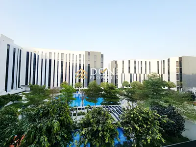 Modern Studio Oasis: Fully Furnished with Gym and Pool Access