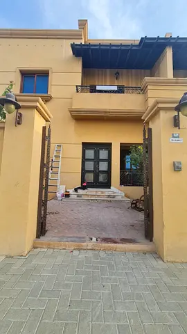 فيلا 4 غرف في الفلج الشارقة بجوار المستشفى الكندي، 110 ألف سنوياً، 4 شيكات، بركن مجاني.