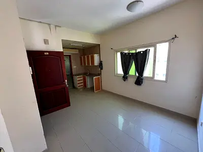 استديو عائلي مساحه واسعه مناسب لعائله صغيره بالشارقه البوطينه بالقرب من جميع الاحتياجات و المراكز التجاريه