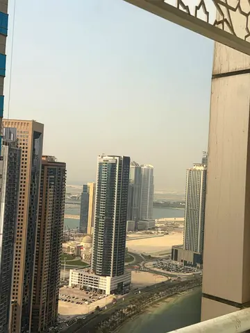 للبيع شقّة واسعة ومميزة ي برج مساكن الواحة