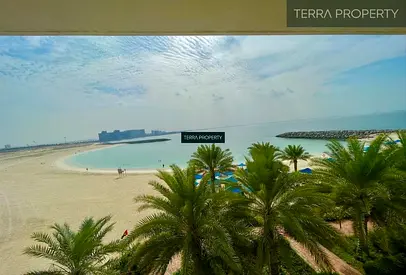 Spacious Home by the Beach! Beach Front!