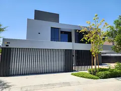 For Sale Luxury Ready to MoveIn Villa Freehold for All Nationalities in Masar
