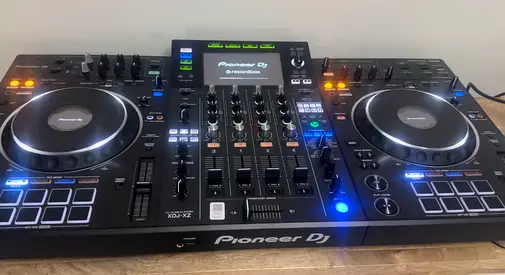 Pioneer DJ XDJ-XZ + KRK Classic 5