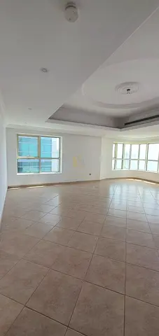 شقة مميزة للإيجار في برج أول صف على البحيرة أطلالة رائعة أمامية على البحيرة