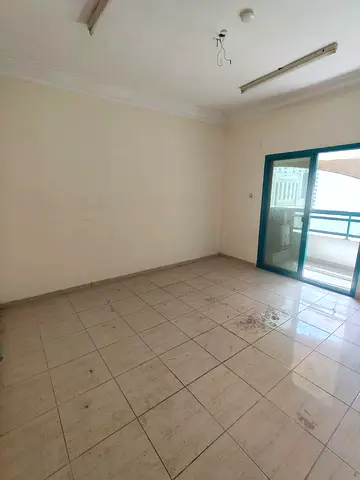 🔥 عرض مميز للإيجار السنوي في القاسمية – الند | الشارقة 🔥 🏠 غرفتين وصالة + بلكونة  📐 مساحة ممتازة بتقسيم عملي ومريح