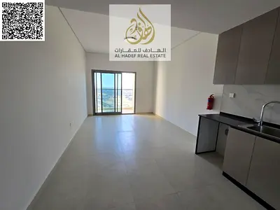 استديو مع بلكونة و باركنج وجيم ومسبح داخل التاور  اول ساكن وعلي شارع الشيخ محمد بن زايد  استديو مع بلكونة بمساحة واسعة واطلالة مفتوحة للايجار السنوي ب