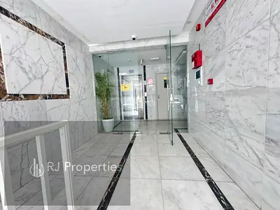 Very spacious luxury 1bhk with 2 wishroom family bulding ready to move only jest 37k
