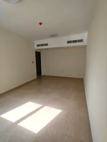 كاميرات مراقبة تعمل على مدار 24 ساعة  برج عائلي بالكامل  مواقف خارجية مجانية فقط  صيانة ممتازة طوال العام  الموقع والمعالم القريبة:  مول  سوبرماركت  م