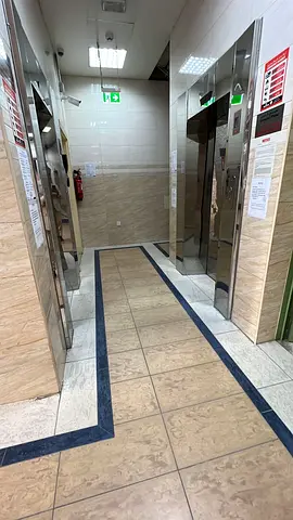 استديو مساحه واسعه بالشارقه المجره مع بلكون ومطبخ منفصل مناسب لعائله صغيره وقريب من الكورنيش وجميع الخدمات والمرافق