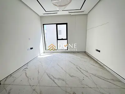 Luxury shop very prime location business area ready to move only jest 175k