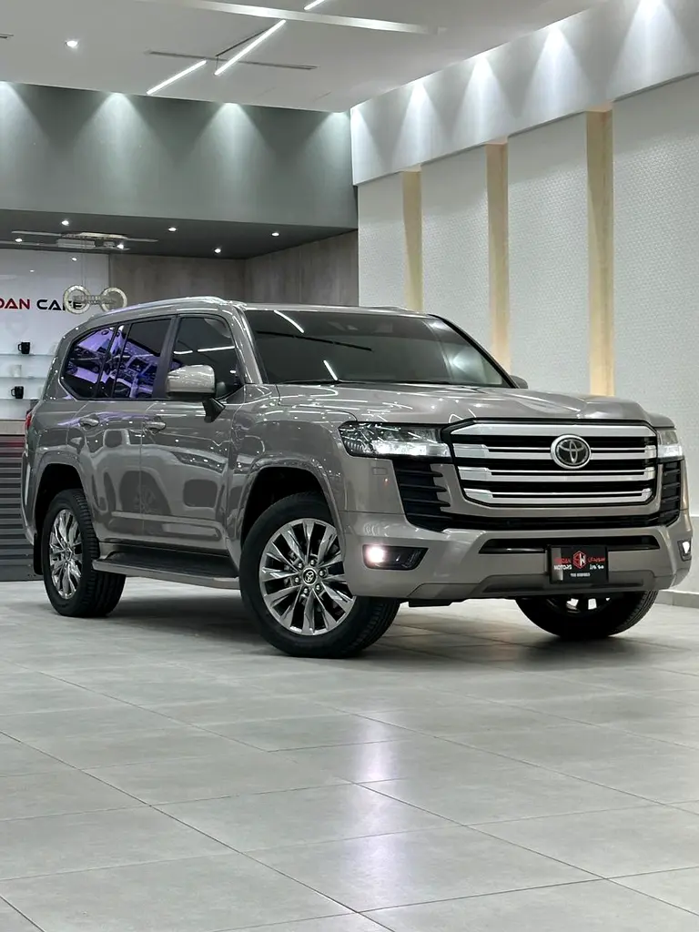 Toyota Land Cruiser 2023 — photo 1 of 18