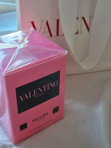 Valentino Donna born in Roma intense EDP