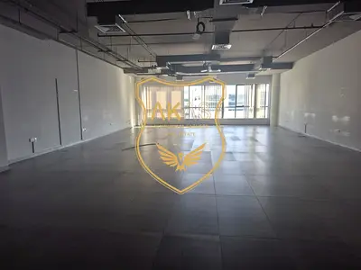 Prime 2055 Sqft Office – Glass, Class & Chiller-Free Comfort