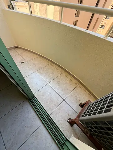 Studio with balcony for rent in Al Majarah, Sharjah. Spacious, with a separate kitchen, near all services and the Corniche.