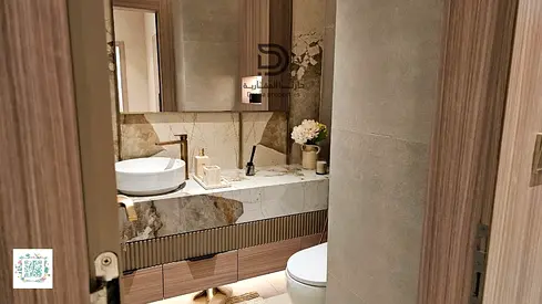 صفر عمولة وحدة بتشطيب جيد ومفروشة بالكامل إطلالة على بحيرات كرستالية خطة سداد مرنة تصل إلى 5 سنوات فرصة مثالية للسكن أو الاستثمار