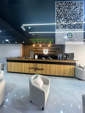 فرصة استثمارية مميزة على شارع رئيسي – موقع حيوي مع تجهيزات كاملة وتشغيل فوري ومواقف مجانية وحركة عالية للزوار
