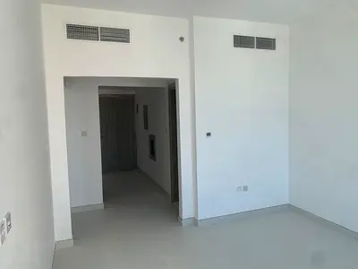 ✨ للإيجار السنوي – غرفة وصالة أول ساكن في القليعة | الشارقة ✨🏡 فرصة لا تعوض للسكن الراقي 👌  شقة غرفة وصالة – أول ساكن داخل تاور جديد بالكامل في موقع