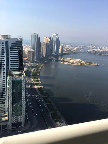 شقة غرفتين وصالة للبيع مع اطلالة بحرية  في برج أبو خمسين