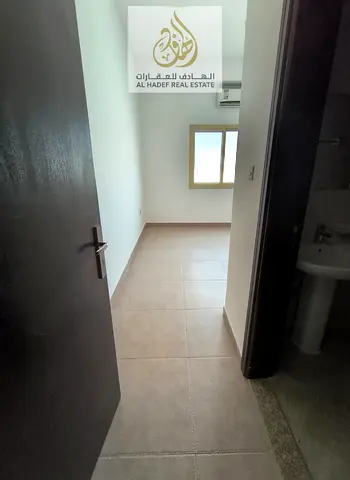 📍 الموقع التفصيلي: الإمارات العربية المتحدة – إمارة عجمان – منطقة الروضة 2 – خلف مطعم ليلي بيروت، شارع رئيسي قريب من الخدمات الأساسية، محلات تجارية،