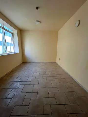 شقة غرفة وصالة بالشويهين مساحات واسعة موقع هادئ مناسب للسكن وتسهيلات مرنة في الدفع27 الف درهم.