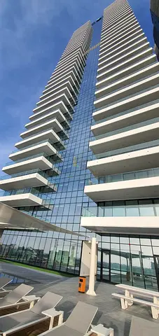 For Rent Very Luxurious Apartment 3 Master Bedrooms + Living Room in a First-Row Tower on the Lake,