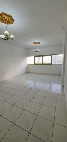 للإيجار شقة 4 غرف وصالة إطلالة أمامية جانبية رائعة في منطقة المجاز 3