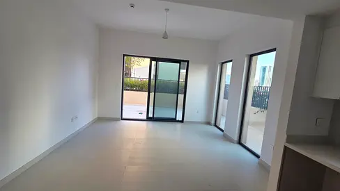 للبيع شقة مميزة غرفة وصالة مع تراس في جزيرة مريم