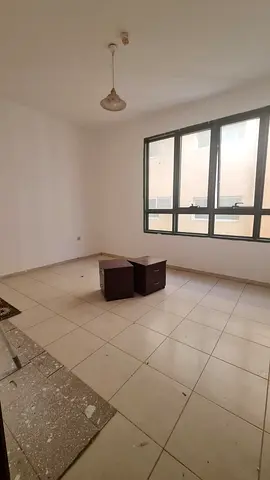 غرفة وصاله في القاسمية الند موقع حيوي وقريب من كل الخدمات ومساحات واسعه في الغرف